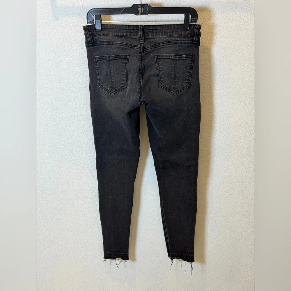 Prosperity Denim Raw Hem Black Skinny stretch Jeans – Size 29